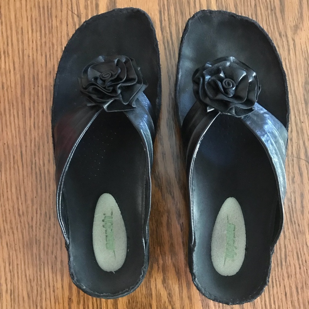 Earth sandals size 10